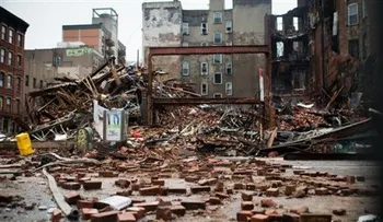 Derrumbe en NY: Pocas esperanzas por 2 desaparecidos 