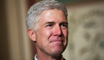 Los republicanos cambian las normas del Senado para aprobar al juez de Trump