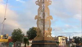 Polémica en México por una escultura que fusiona a la Virgen de Guadalupe con una diosa azteca y la santa de los narcos