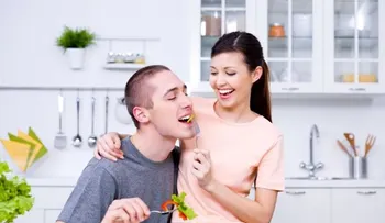 ¿Cocinar en pareja mejora la vida sexual?