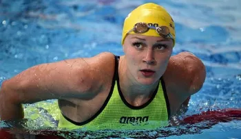Sueca Sjostrom rompe récord mundial para lograr el oro en 100 metros mariposa