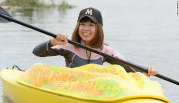 Artista japonesa multada por vender kayak con forma de su vagina