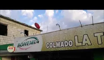 Un colmado ofrece inusual servicio para combatir el zofocante calor (VIDEO)