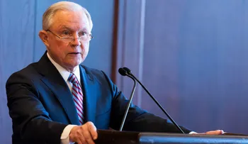 Destacados exfiscales piden a Sessions poner fin a la política de "cero tolerancia" en la frontera