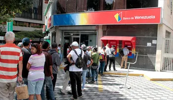 No puedes retirar ni siquiera un dólar de los bancos en Venezuela. Lo intentamos