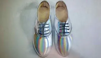 Si lo que ves en la imagen son unos simples zapatos, te estás equivocando; mira de nuevo