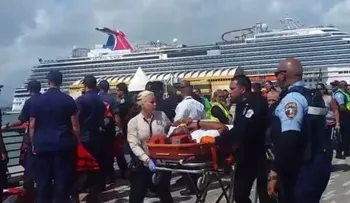 Pasajeros del crucero incendiado en San Juan describen situaciones de pánico