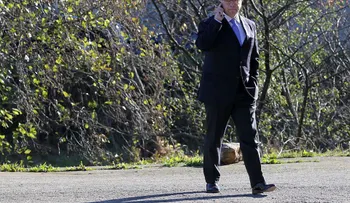 Cazeneuve sustituye a Valls como primer ministro de Francia