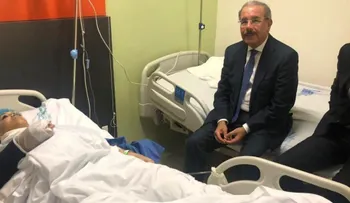 Danilo ignora familiares de policía muerto en accidente, y visita a Karen Ricardo