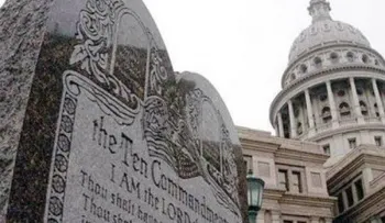Ordenan retirar monumento a los 10 mandamientos en Oklahoma 