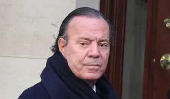 Julio Iglesias con problemas de salud; suspende presentación 