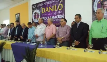 Cientos de profesionales en Moca a poyan candidaturas del PLD  