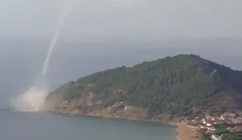 Espectacular tromba de agua en Italia se vuelve viral (VIDEO)