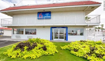Motel 6 admite que le dio información de huéspedes latinos a ICE