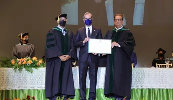 Presidente Abinader insta a jóvenes graduandos a liderar el cambio y el futuro de la República Dominicana