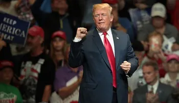 Trump dice que Biden "no debería" declararse ganador porque siguen demandas