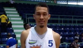 Reales baten a Huracanes y se ponen a un paso de los playoffs