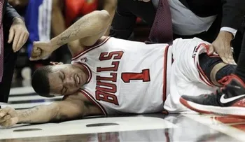 Derrick Rose se someterá a cirugía ocular, tras golpe