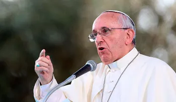 Biblia y Corán son lo mismo, asegura el papa Francisco 