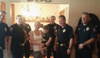 Policías rescatan la fiesta de cumpleaños de un niño con autismo