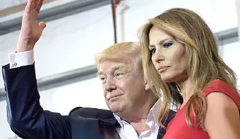 Despiden a funcionario por criticar políticas de Trump 