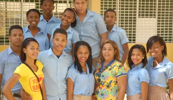 Niños estudiantes de escuelas públicas sobresalen por su inteligencia e inventiva