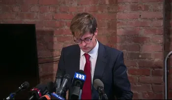 El editor de Breitbart Milo Yiannopoulos renuncia tras comentarios sobre la pedofilia