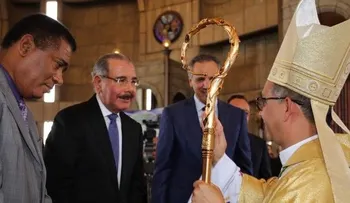 Danilo Medina asiste a ceremonia de ordenación nuevo obispo de La Vega