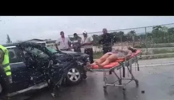 IMAGENES FUERTES: Una mujer pierde la vida en un accidente en Bávaro (VIDEO)