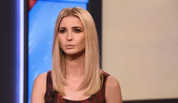 La foto de Ivanka Trump en el escritorio de la Oficina Oval genera polémica en la Red