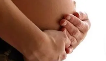 Una joven vende a su hija en Facebook antes de dar a luz