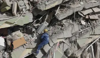 Liberan bebé de dos meses tras128 horas bajo escombros