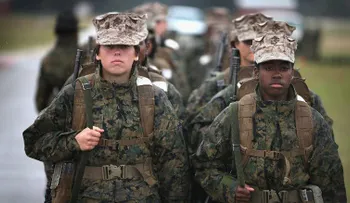 Senado de EE.UU. aprueba que mujeres se registren para el servicio militar
