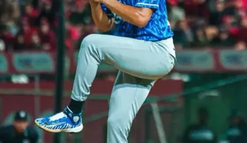 Adonis Medina se afianza en el béisbol tras superar sacrificios personales