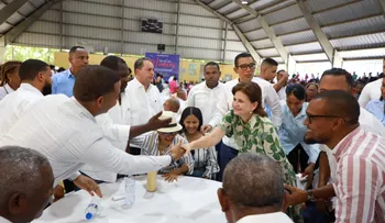 Vicepresidenta Raquel Peña celebra Día de las Madres con más de 1,000 mujeres en Bahoruco
