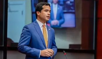 Senador Omar Fernández alerta sobre impacto de la migración haitiana en las escuelas dominicanas