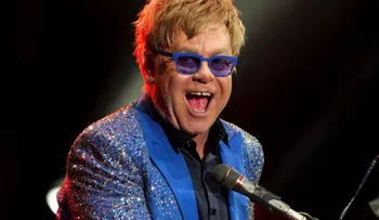 Elton John es acusado ¡de abusar sexualmente de un guardaespaldas!