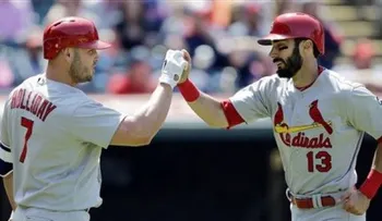 Cardenales ganan con jonrón de Carpenter en la 8va 