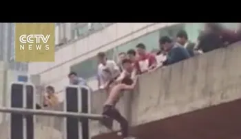 Quiso ayudar a un suicida pero todo salió peor