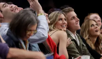 La tenista Eugenie Bouchard perdió una apuesta con un fanático y salió en una cita con él