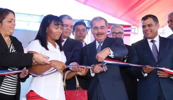 Presidente Medina entrega estancia infantil en San Cristóbal
