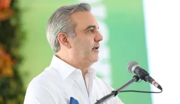 Gobierno subsidia combustibles por RD$500 millones, para que población no reciba alzas; Abinader dice apagones han sido vergüenza por años