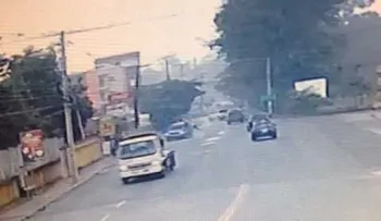 Captan el momento en que hombre muere tras ser impactado por jeepeta en Jarabacoa