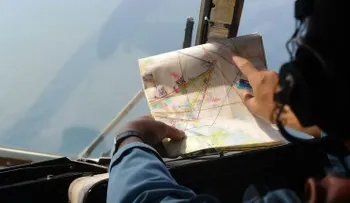 Detectan mancha de combustible en la zona de búsqueda del avión