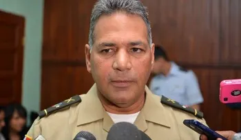 Pide a haitianos inscritos andar con sus documentos como armas de reglamento