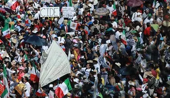 Miles marchan en México para exigir respeto a Trump 