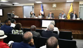 JCE avanza en presentación proyecto nueva Cédula a partidos políticos