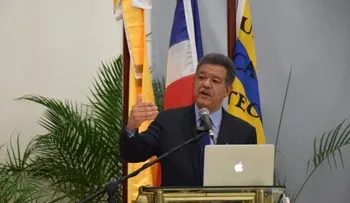 Leonel Fernández dicta conferencia en congreso sobre innovación