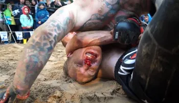 La brutal batalla entre un chofer de Uber y un tatuador