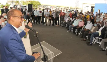 Deligne Ascención inicia amplio programa de asfaltado y construcción de calles y aceras en Boca Chica y La Caleta